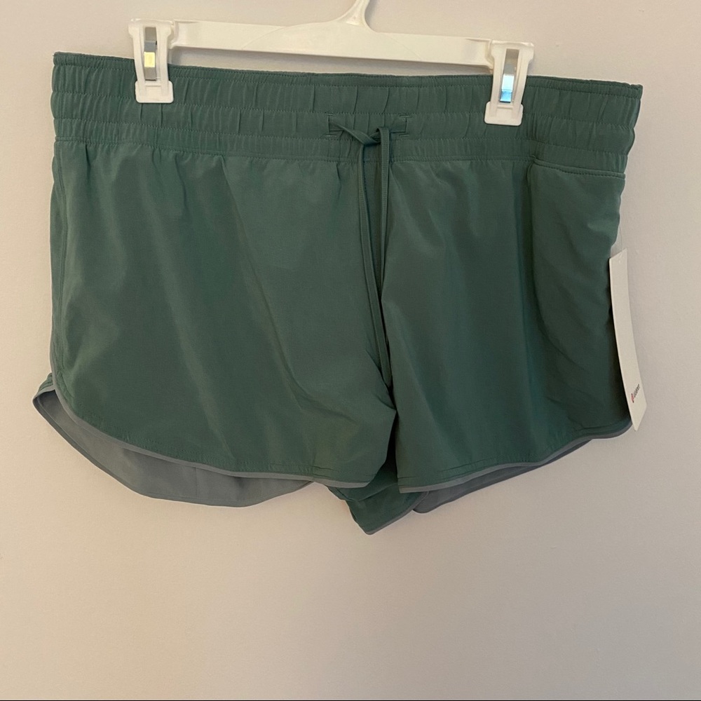 NWT Lululemon choose a side reversible shorts